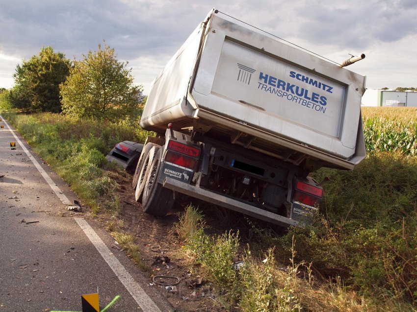 Schwerer VU Koeln Immendorf Kerkraderstr P169.JPG